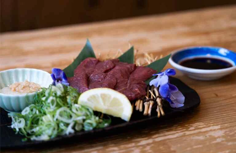 肉料理と海鮮のコラボ | 滋賀県草津の居酒屋なら草津 極楽酒場